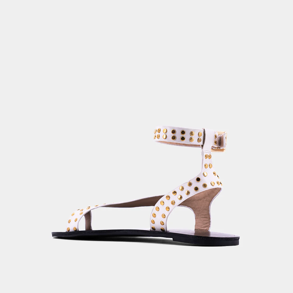 CARRIE - Image 7