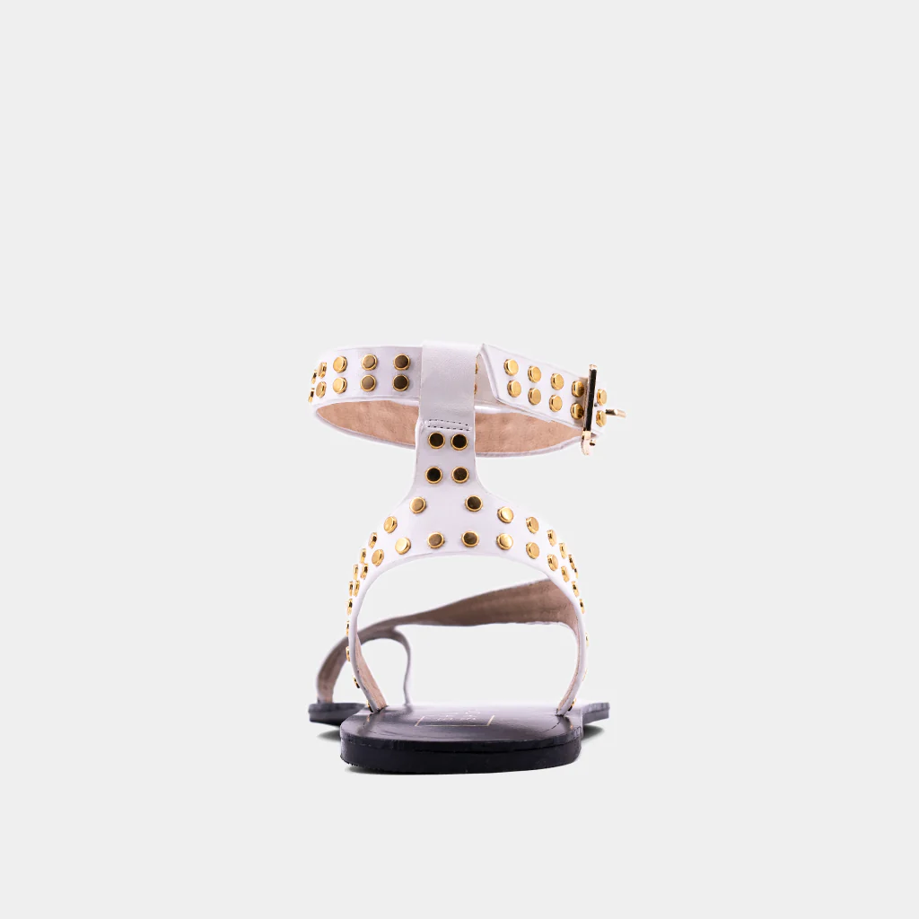 CARRIE - Image 8