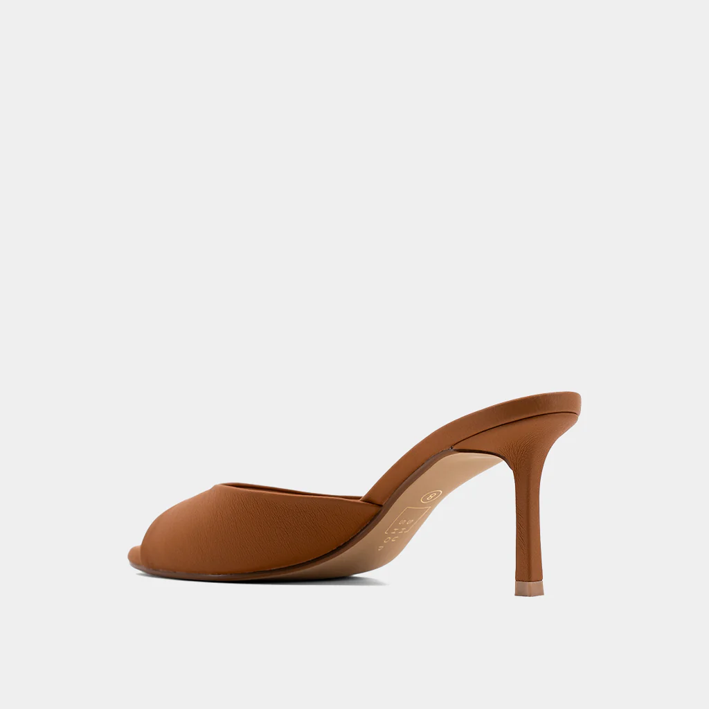 ELAINE - Image 7